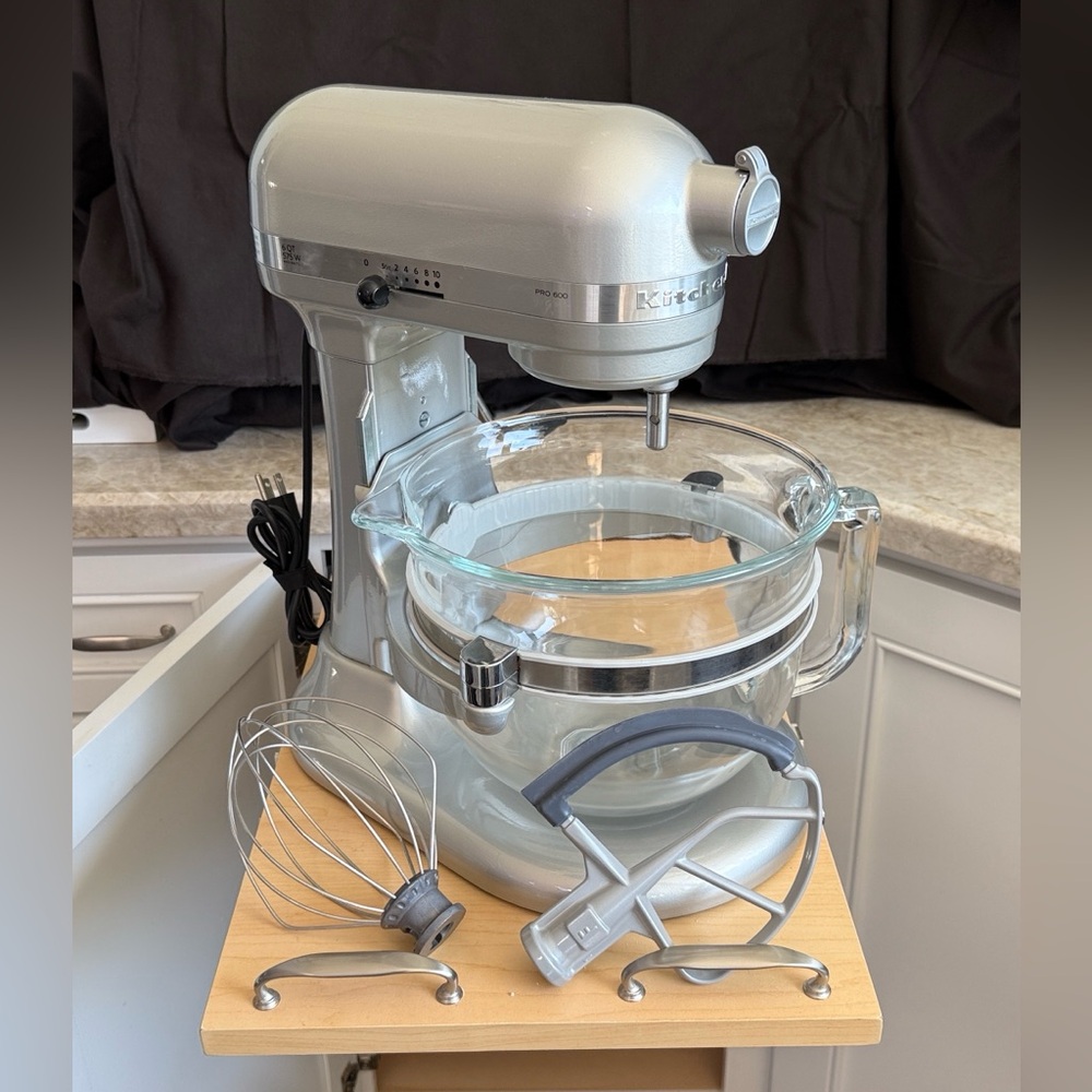 KitchenAid 6 Quart Lift Stand Mixer ~ Like New